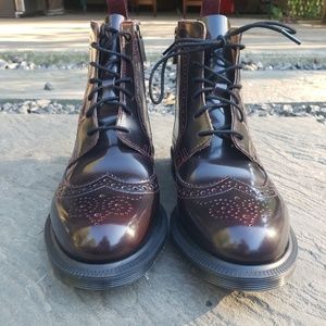 Dr. Marten Delphine boots